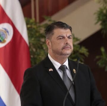 El hasta ahora ministro de Seguridad, Mario Zamora, enfureció ante burla de Albino Vargas, sindicalista presidente de la Asociación Nacional de Empleados Públicos (Anep).