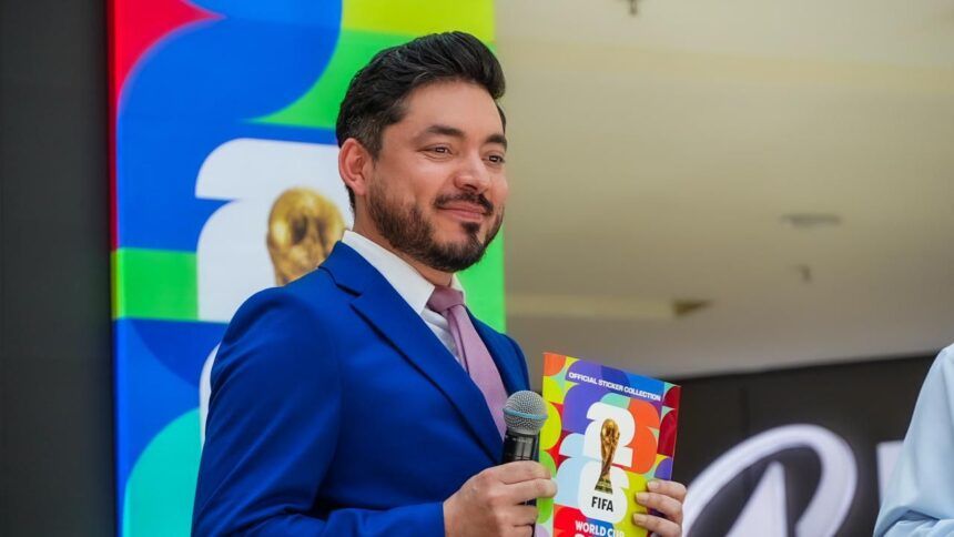 Ministro de Educación impulsa trampa comercial con álbumes deportivos que causan discriminación ante desigualdad económica.