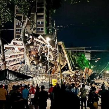 Aumentan a 920 los muertos por los terremotos en Venezuela: 17 países envían rescatistas (Costa Rica nada)