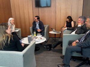 Oficialismo y Bloque Democrático logran acuerdo para impulsar 3 proyectos leyes