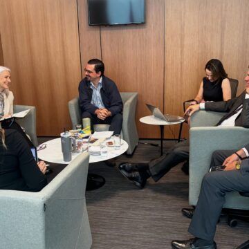 Oficialismo y Bloque Democrático logran acuerdo para impulsar 3 proyectos leyes