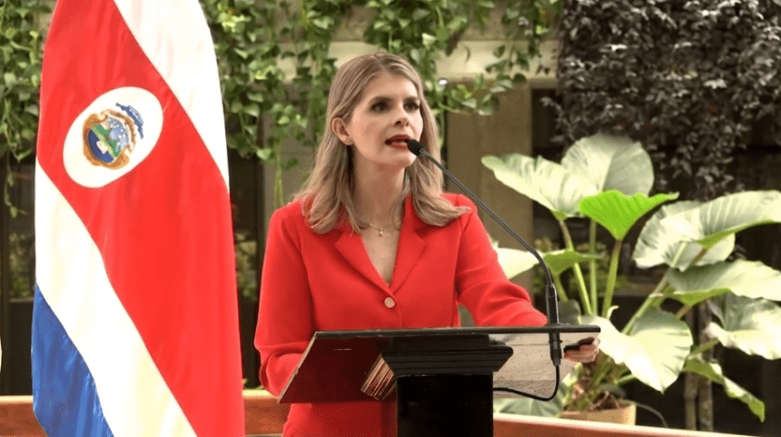 La vergonzosa y cínica respuesta de Laura Fernández sobre la enorme deuda de $8,3 millones que su embajador ante la ONU no paga desde hace 12 años