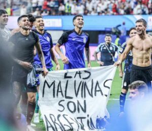 Reino Unido ha pedido una investigación a la FIFA contra Argentina por la "inapropiada" pancarta "las Malvinas son argentinas"