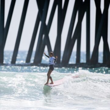 La surfista Lía Díaz empieza entre las 10 mejores del mundo en el Tour Mundial de Longboard