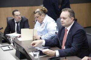 Mordaza a la rendición de cuentas (I): oficialismo rechaza investigar AyA, Cen-Cinai y Open English en una sola sesión, pero es parte de patrón