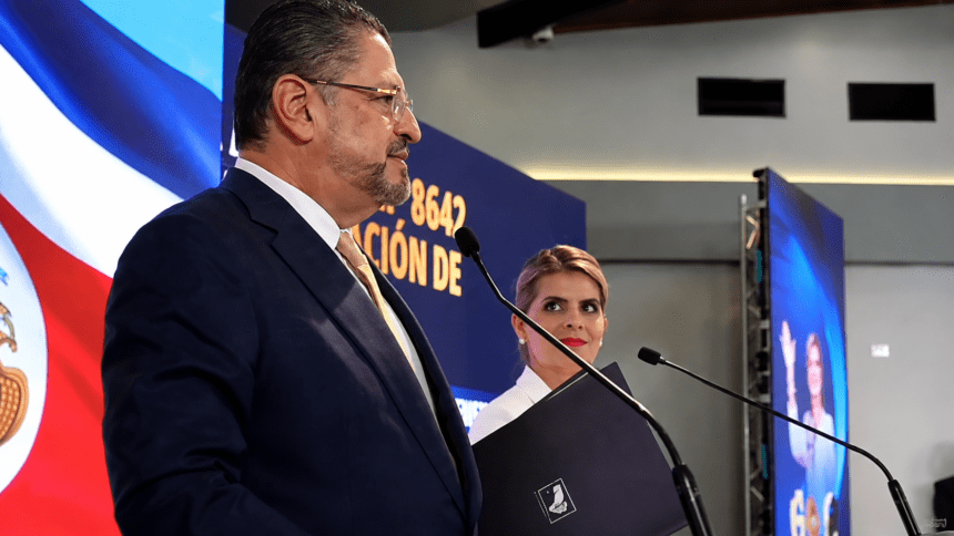 Presidenta dice que no quiere debilitar el control y fiscalización de la Contraloría pero fustiga su capacidad de actuar previamente al delito
