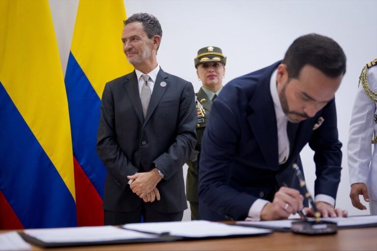 Colombia decreta toque de queda en Cali y Pereira tras un terremoto que ya deja más de un centenar de muertos