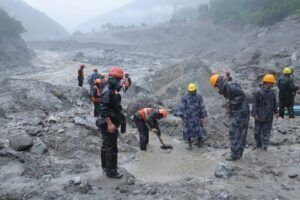 La gran riada del río Bhotekoshi deja ya más de 800 muertos y 3.000 desaparecidos en Nepal y Tíbet