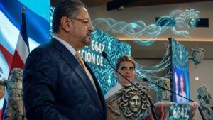 Rodrigo Chaves quiso presumir conocimiento de mitología griega pero se equivocó sobre Pegasus (Pegaso)