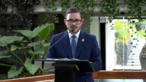 Sorna y fuertes críticas contra ministro Gabriel Aguilar por confirmar que identifican y persiguen opositores políticos