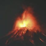 Entra en calma la erupción del volcán de Fuego tras 50 horas, pero Guatemala mantiene la alerta roja