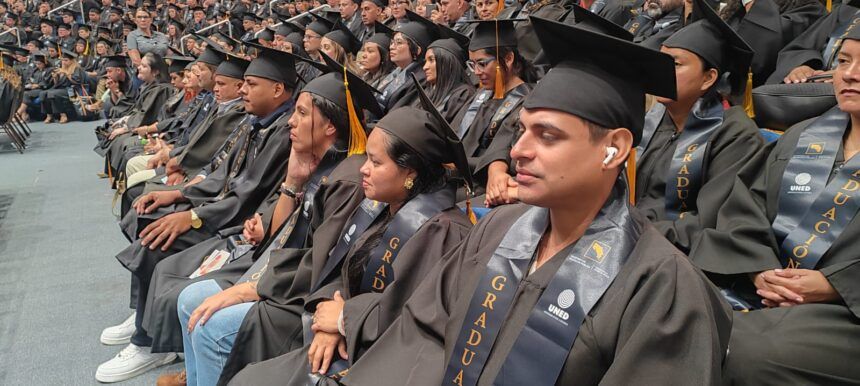 Casi 23 mil de un total de 48 mil personas han recibido el bachillerato con programa que lo facilita