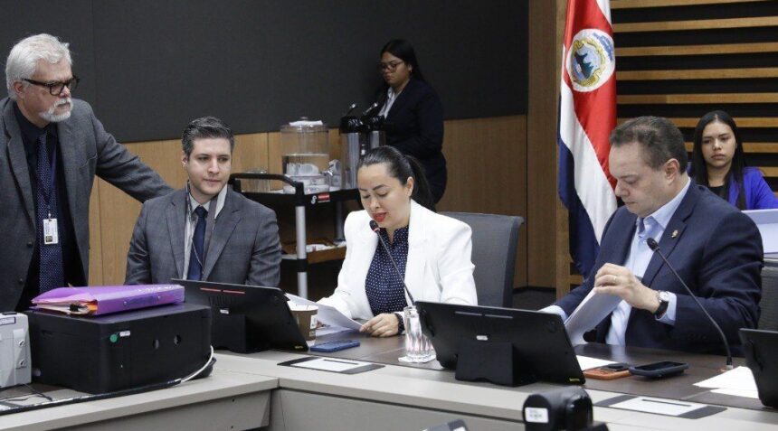 La que dijo que Rodrigo Chaves es un Moisés: Diputada Cindy Murillo llama "damas de compañía" a Claudia Dobles y Abril Gordienko