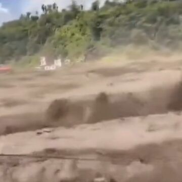 Videos "de película" | Cientos de muertos por impresionante riada e inundaciones en el norte de Nepal