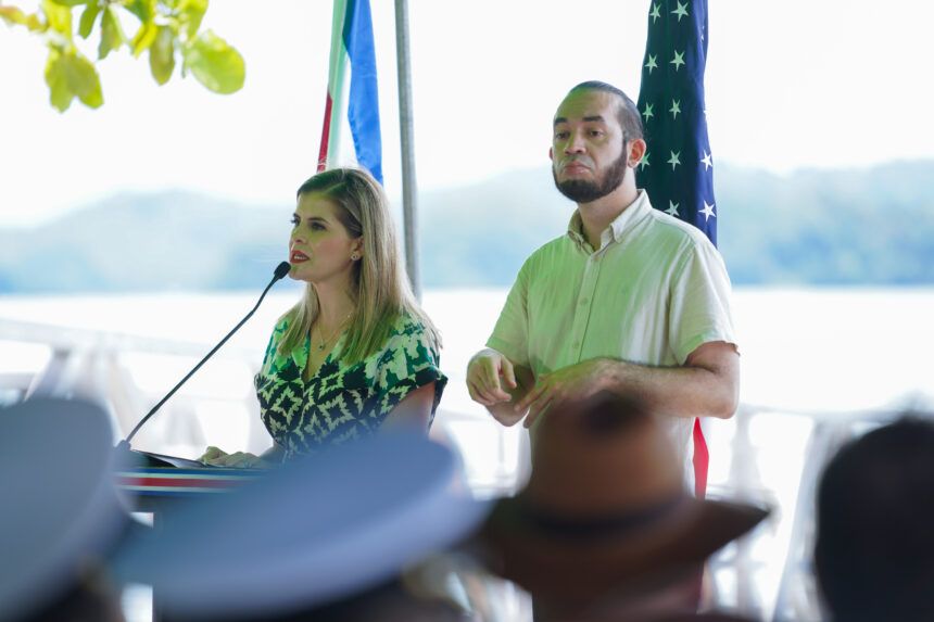 Laura Fernández destituye al canciller Manuel Tovar por no avisarle de reunión con Trump