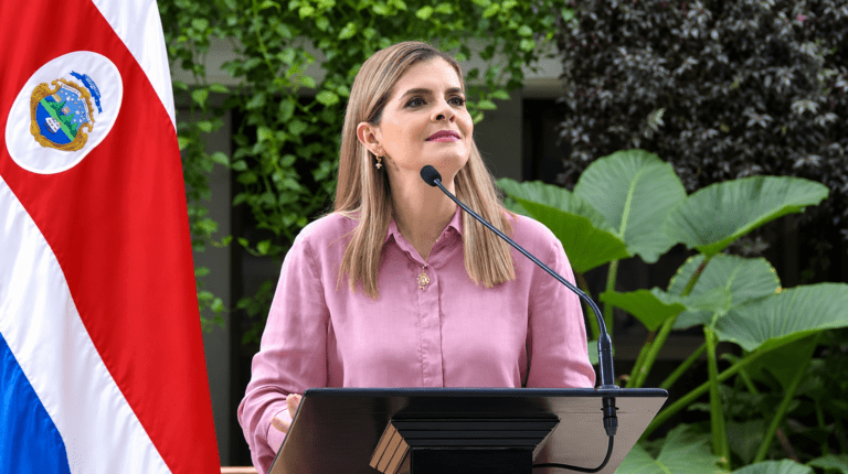 (Videos) Según Laura Fernández, Rodrigo Chaves cayó en la provocación de quien "llegó a insultarlo, a ofenderlo y a faltarle el respeto"