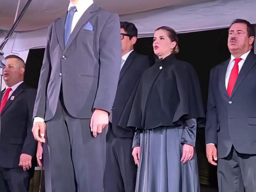 ¿Coincidencia o intención? Vestimenta de Laura Fernández al estilo de la república fascista ultraconservadora de Gilead genera debate