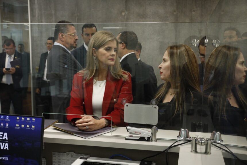 Gracias a popularidad de Chaves y Fernández: Reforma fiscal de Gobierno golpea bolsillos del sector social con nuevos impuestos