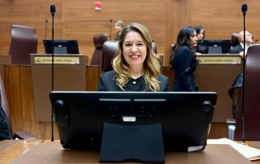 “La única comida del día”: Claudia Dobles contrasta recortes a comedores y CEN-CINAI con dron y vehículos para Presidencia