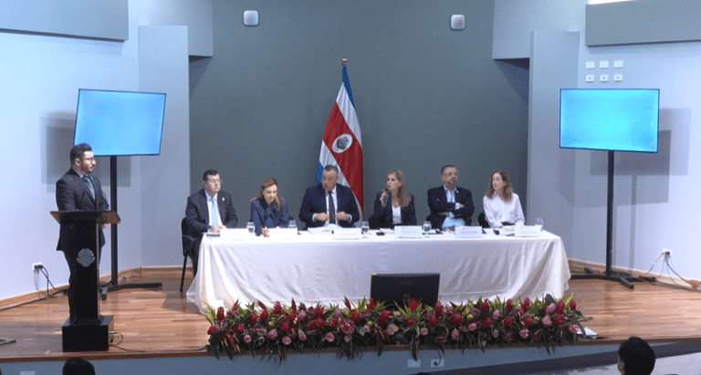 Presidenta Fernández le da rodeos al Acuerdo Transpacífico: Habla de una "valoración reposada" y medidas de compensación para sectores afectados