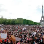Estudiantes, docentes y sindicatos marchan por París a pocas horas del debate nacional sobre presupuestos