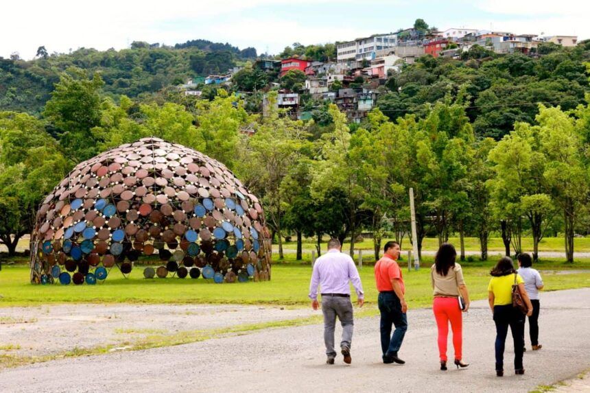 Ministro Rodríguez molesto: Fundación del Parque La Libertad acudió directamente a la presidenta Fernández para evitar recorte del 40%
