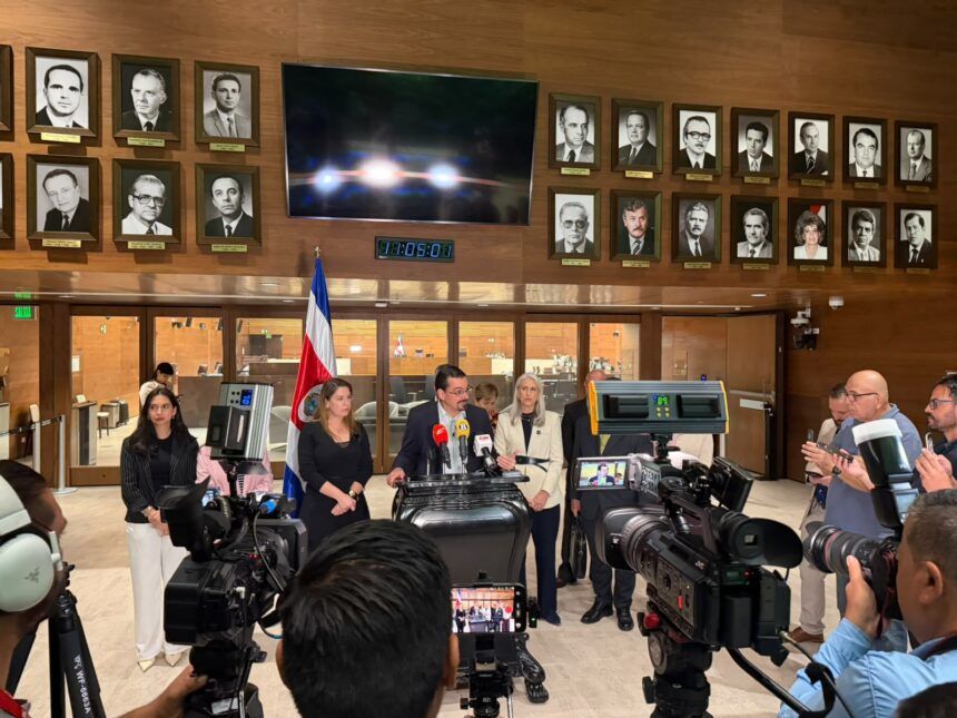 Aprueban en primer debate las jornadas 4x3 con 31 votos: el oficialismo celebra y el Frente Amplio ya tiene lista la consulta a la Sala Constitucional