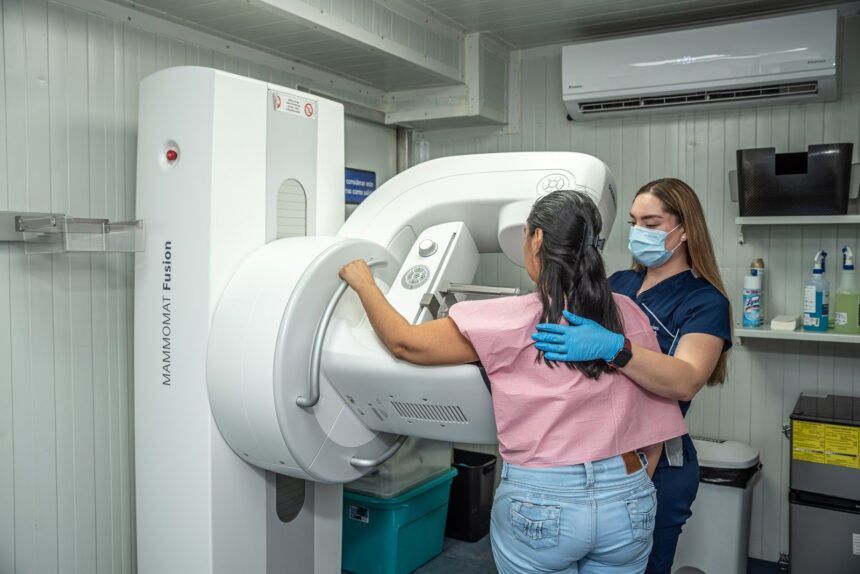 En el Día Mundial contra el Cáncer de Mama, este 19 de octubre, el Ministerio de Salud y la Caja Costarricense de Seguro Social (CCSS) llamaron