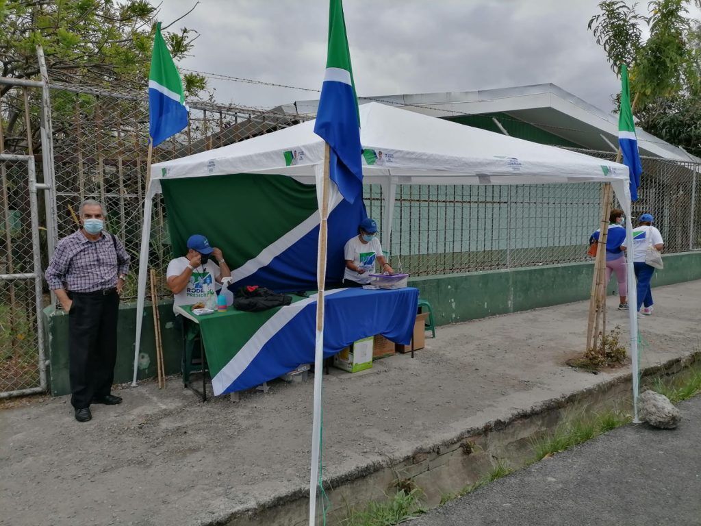 Las estructuras paralelas se usan para pagar gastos de campaña.
