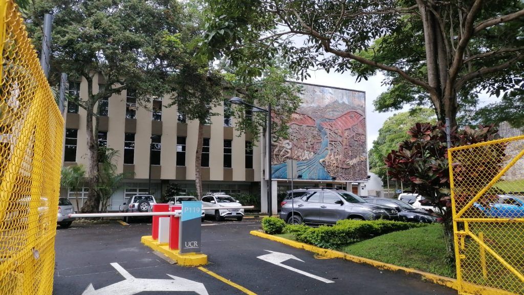 Desmantelar universidades es lo que pretende proyecto de Rodrigo Chaves. 

