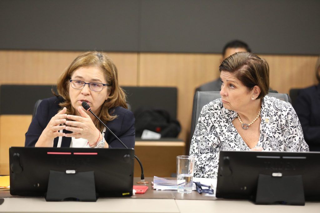 Gobierno eliminó dinero para feria del libro en La Aduana para 2024: Ada Acuña y Pilar Cisneros votaron en contra de corregirlo 21 Ada Acuña y Pilar Cisneros.