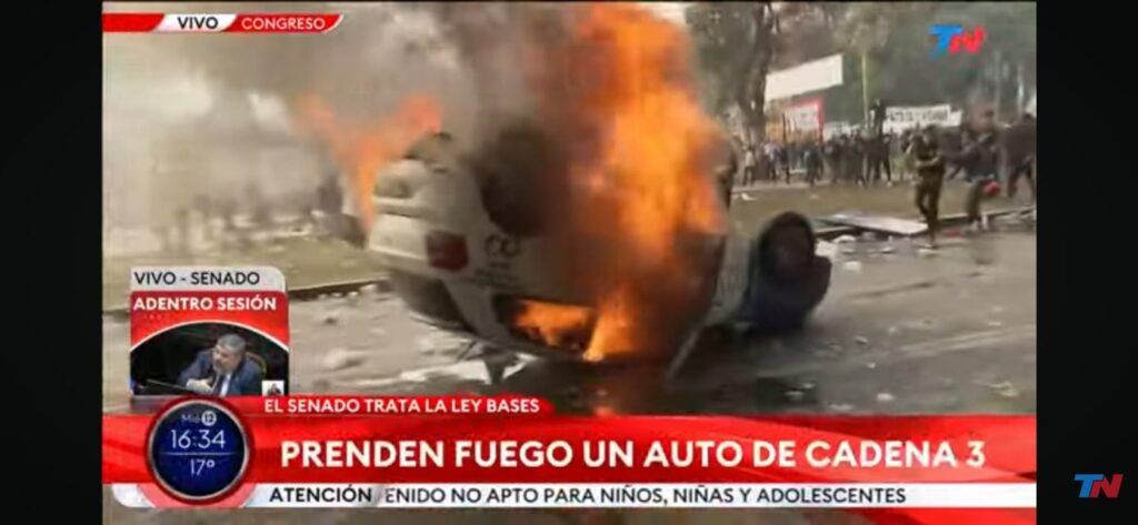 Video: Argentina se descompone con violentas manifestaciones y represión policial frente al Congreso 14 WhatsApp Image 2024 06 12 at 2.55.06 PM