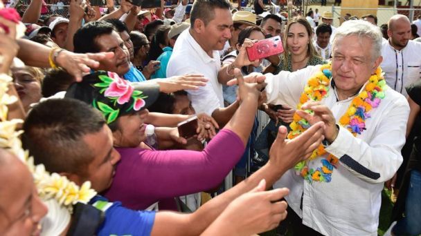 AMLO y los pueblos